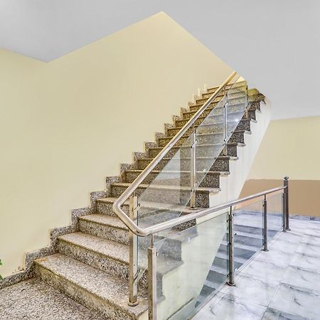 Hotel O Prince Home Stay Near Ambience Mall Új-Delhi Kültér fotó
